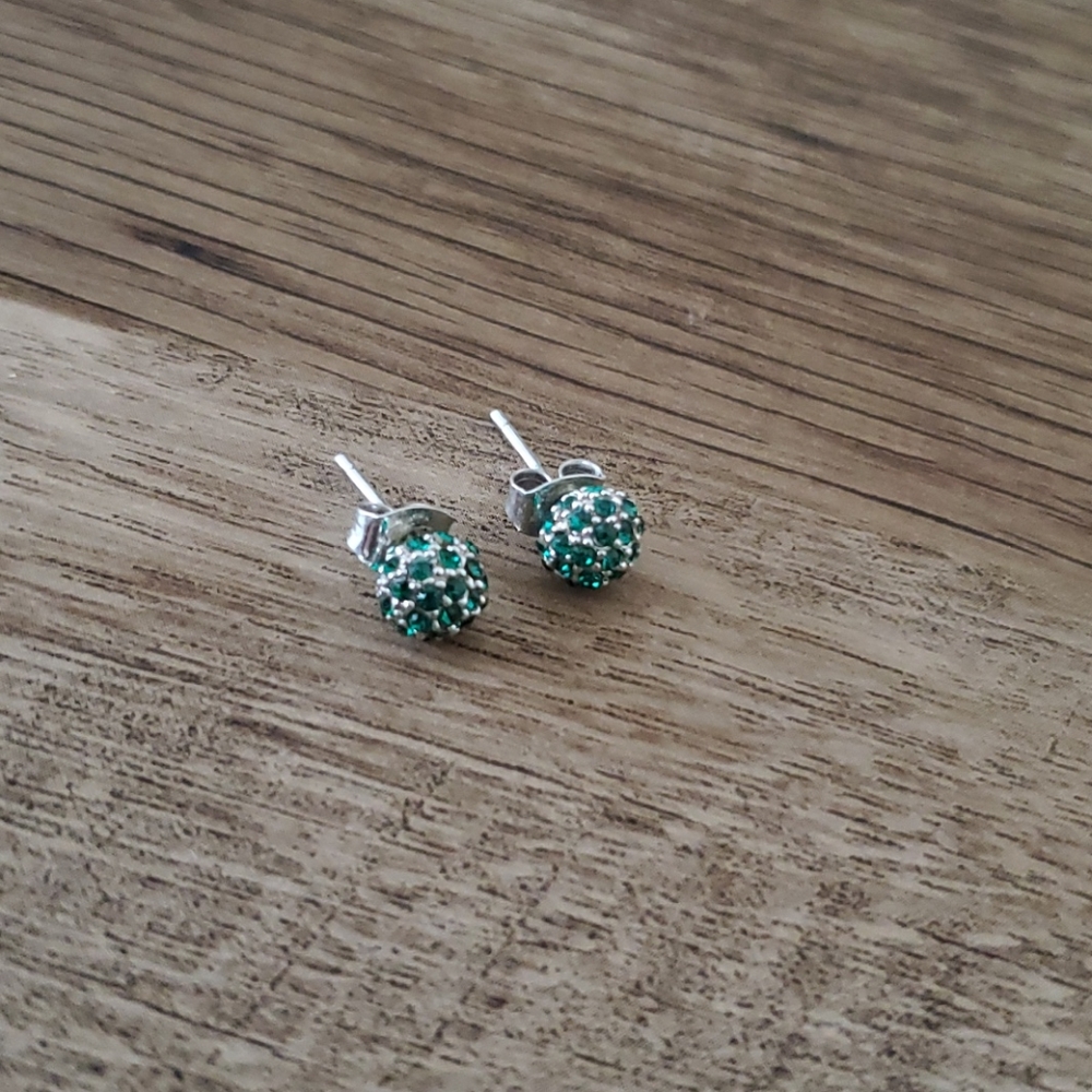 Stud earrings with green crystals